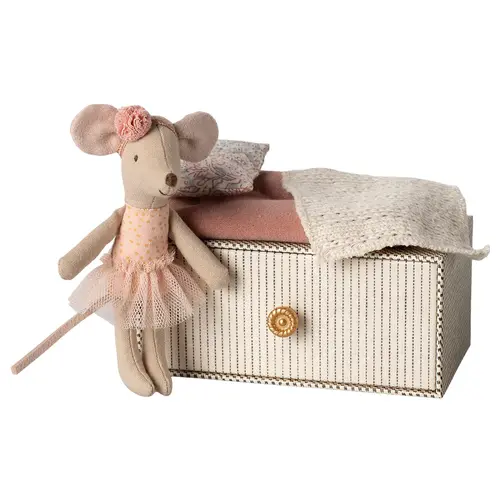 Maileg - Little Sister Dance Mouse in Daybed